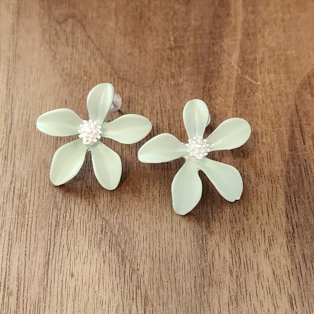 Mint Green Flower Stud Earrings Matte Enamel Pastel Floral 1 Inch
